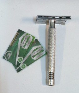 Maszynka do golenia metalowa na żyletki mała +2 żyletki