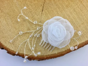 Iza Grzebyk ozdobny do włosów białe kwiaty
